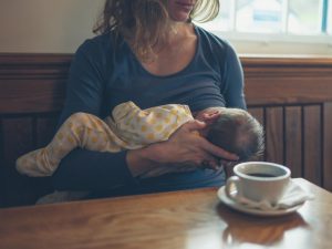 Read more about the article Breastfeeding mothers who have received the corona vaccine will also receive protection, a new light of hope in new research