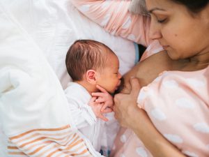 Read more about the article Can you breastfeed your baby?  What the doctors are saying – Kolkata24x7