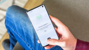 Read more about the article Fingerprint sensor of Samsung Galaxy S10 can be hacked!