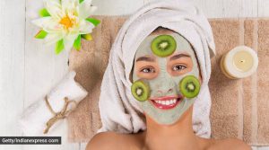 Read more about the article Fruit facial parlor at home with five fruits!