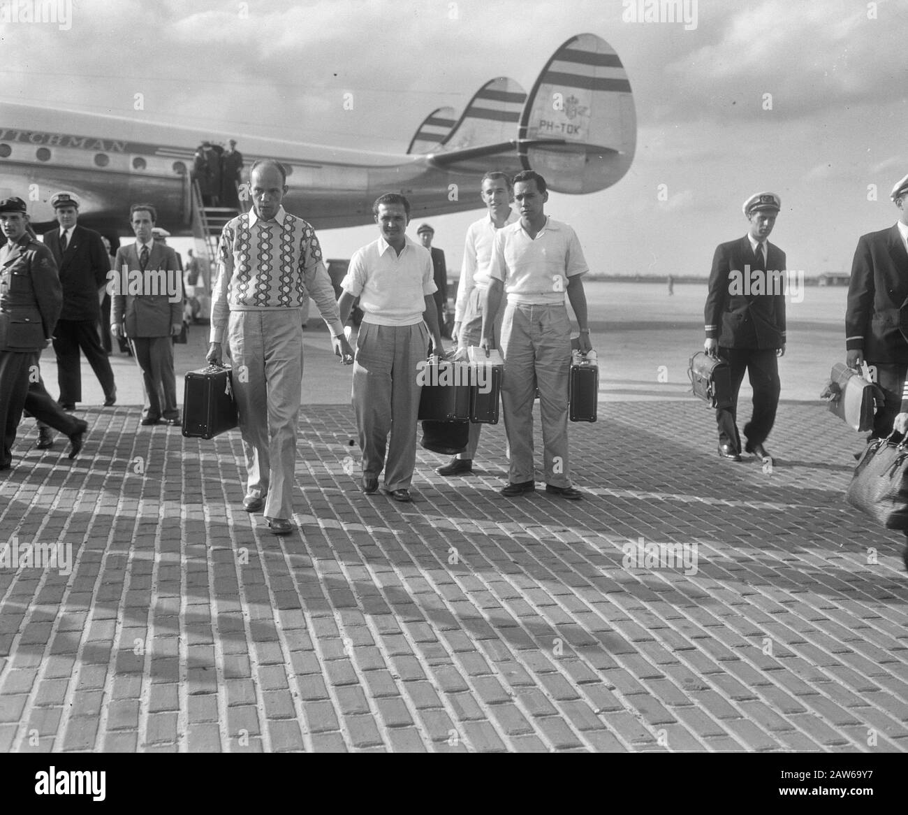 You are currently viewing Imprisonment for two and a half years for throwing a laser on an airplane