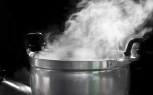 Read more about the article Is steaming hot water a relief from infection?  What do the experts say?  Learn.