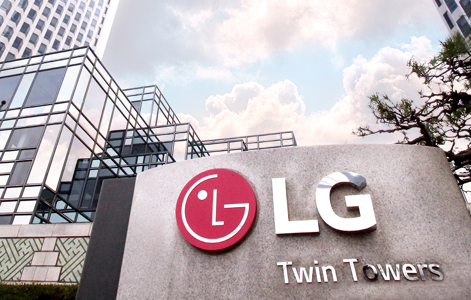 You are currently viewing LG is building the world’s largest 105-inch curved Ultra HD TV