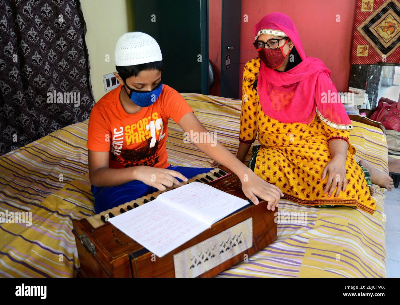 You are currently viewing Lockeddown children under house arrest!  No Prohibition, Here are 5 Reasons to Watch TV.