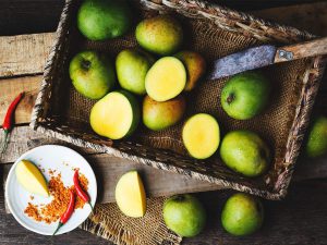 Read more about the article Love to eat raw mango – be a diet partner in summer –