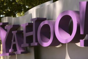 Read more about the article News Flash: Yahoo buys Rockmelt, Galaxy S4-HTC One (GE) gets Android 4.3 and Facebook’s $ 1 million bug bonus!