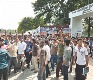 Read more about the article Polytechnic students upset over two-point demand: Fear of closing exams