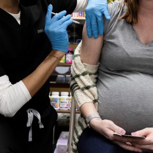 Read more about the article Pregnant women can also get the Covid vaccine from the approval center