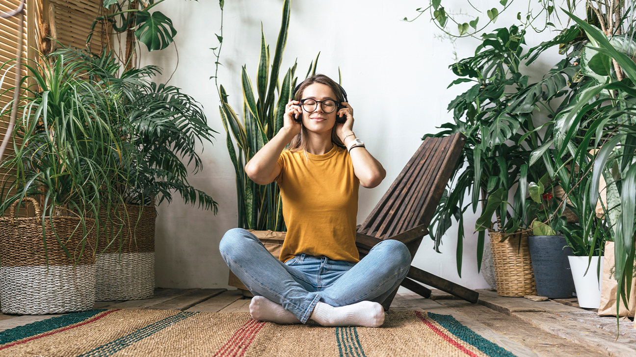You are currently viewing Problems sitting on the floor in yoga?  Take these 4 seats while sitting in the chair