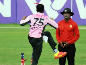 Read more about the article Shakib Al Hasan also apologized on Facebook after the unwanted behavior