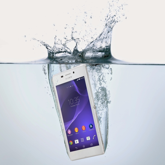 You are currently viewing Sony brings new waterproof smartphone Xperia ZR: Underwater HD Video!