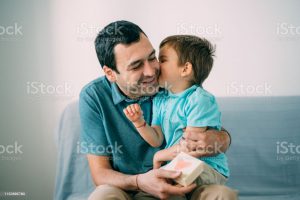 Read more about the article ‘Start with Dad holding a chalk pencil pen’, let’s have a special Sunday with them today!