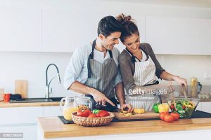 Read more about the article The one who cooks also ties his hair, you too learn the technique of this recipe of Madhuri!