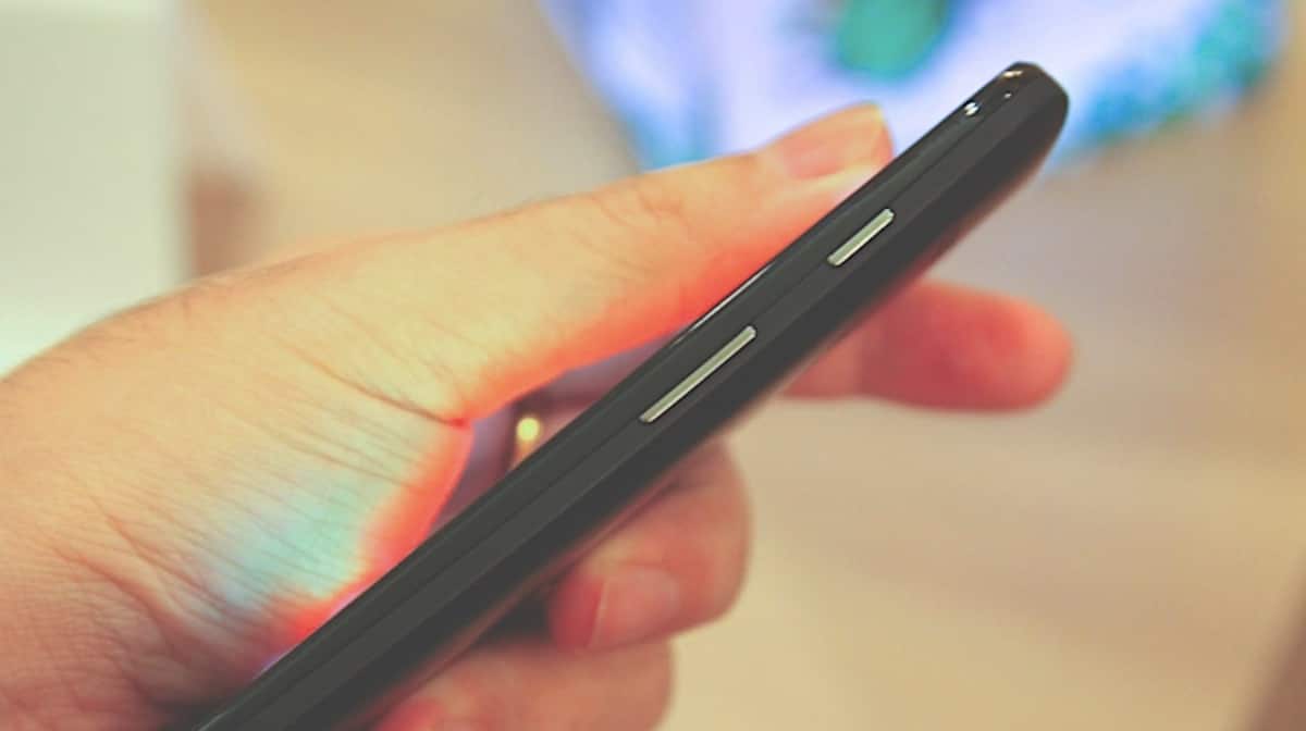 You are currently viewing This phone is a power bank in itself!