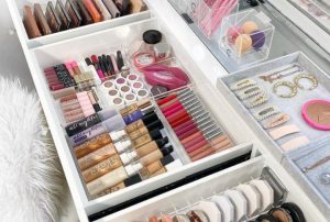 Read more about the article Tips to keep your makeup fresh for a long time – Fulcrumy Health Tip