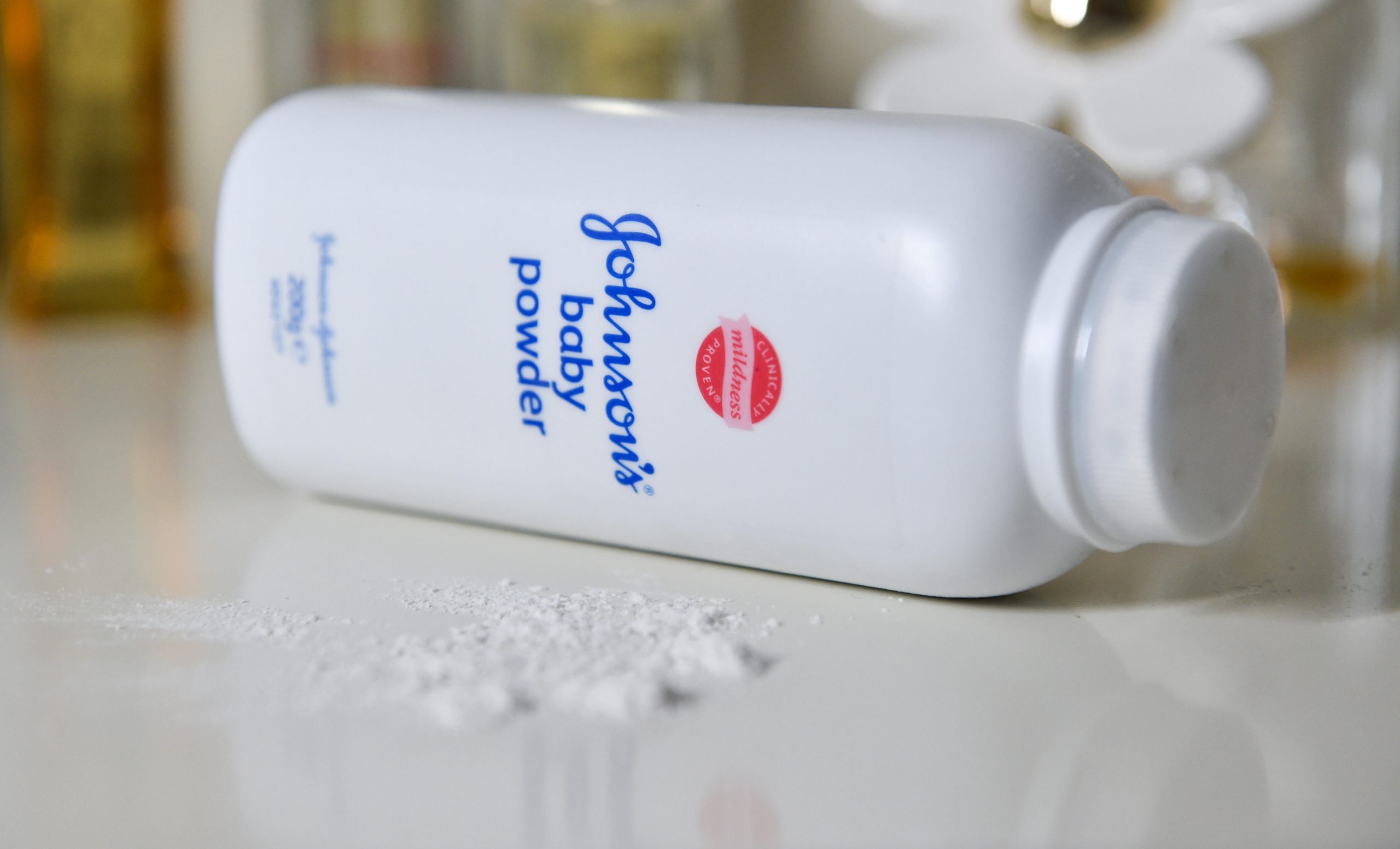 You are currently viewing Using talcum powder in hot weather?  Doing things unknowingly.